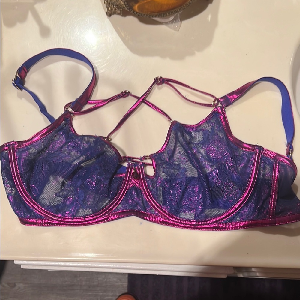Lace Underwire Bra in Pink and Blue